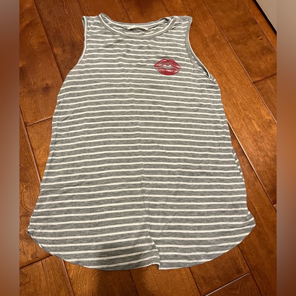 Lipstick flowy tank